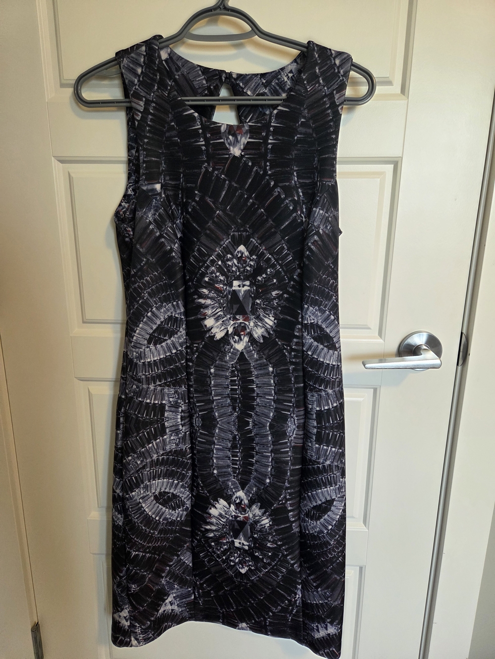 Sleeveless Black & White Jewel Print Sheath Dress — Hudson's Bay Dinner Party
